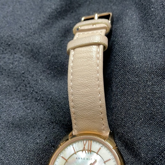 Preloved ANNE KLEIN Women's 36mm Watch Rose Gold MOP DIAL Lt. Pink Leather - Picture 8 of 9